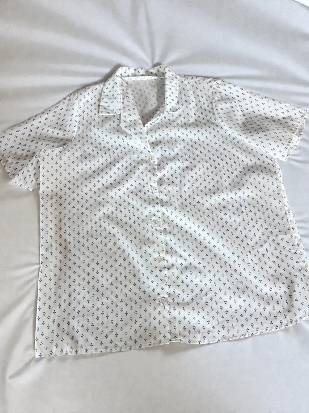 Vintage White Blue Floral Button Up Minimal Cottagecore Shirt